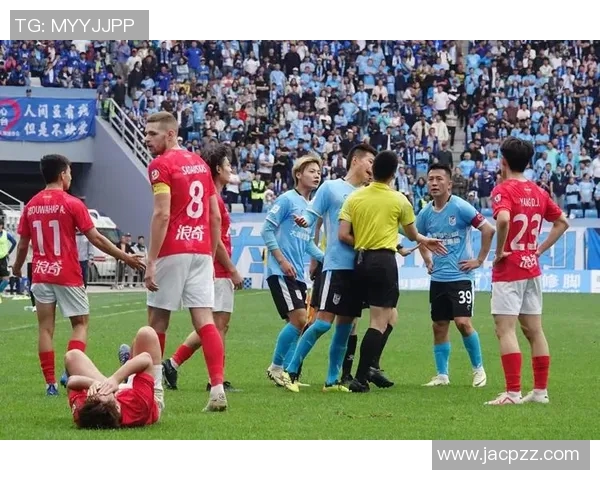 足球明星遭粉丝调侃视频曝光引发热议球迷反应各异 足球明星遭粉丝调侃视频曝光引发热议球迷反应各异