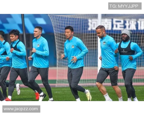 足球明星踢球绝技揭秘如何提升球技与比赛表现的关键技巧与训练方法 足球明星踢球绝技揭秘如何提升球技与比赛表现的关键技巧与训练方法