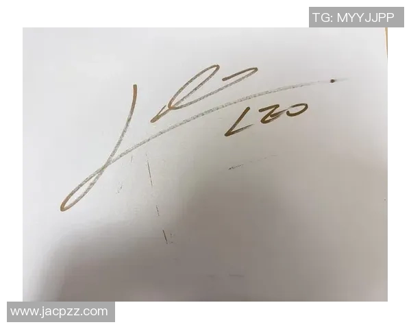 梅西签名梅卡足球明星卡的魅力与收藏价值探讨 梅西签名梅卡足球明星卡的魅力与收藏价值探讨